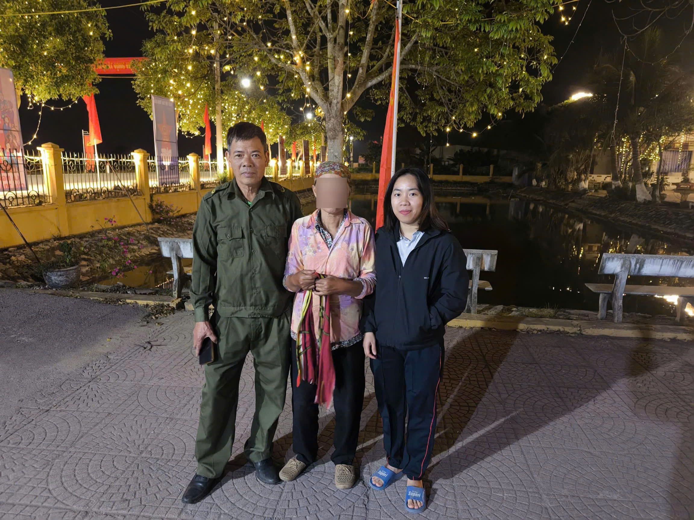 Công an xã Tân Minh phối hợp giúp đỡ cụ bà đi lạc đoàn tụ với gia đình